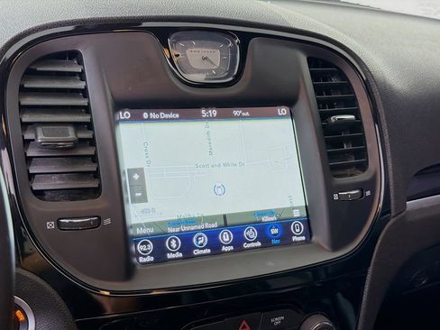 Used 2018 Chrysler 300 S w/ 300S Premium Group RWD image 17