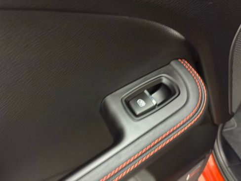 Used 2023 Porsche Macan w/ Premium Package Plus image 37