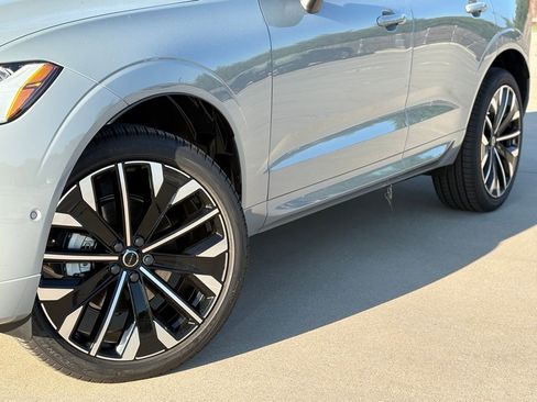 New 2026 Volvo XC60 B5 Ultra w/ Protection Package Premier image 9