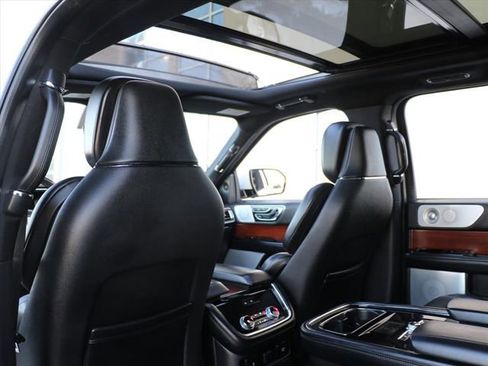 Used 2020 Lincoln Navigator Reserve w/ Equipment Group 208A Reserve image 15