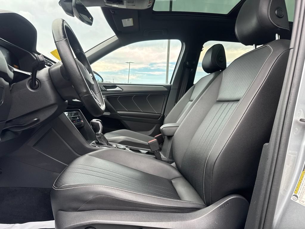 Used 2023 Volkswagen Tiguan SE R-Line AWD/4WD image 21