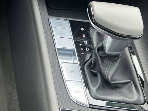 Used 2025 Hyundai Elantra SEL image 31