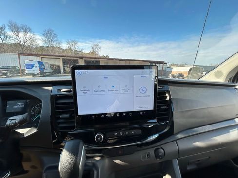 Used 2023 Ford Transit 350 XLT image 31