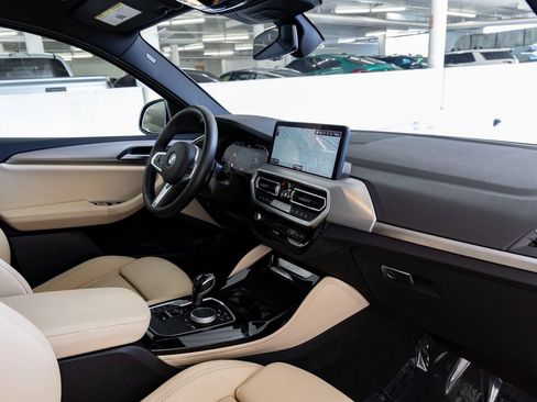 Certified 2025 BMW X4 xDrive30i image 28