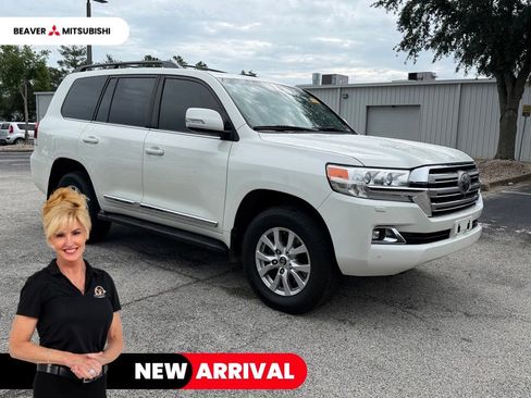 Used 2019 Toyota Land Cruiser w/ Four Season Floor Mat Package AWD/4WD image 1