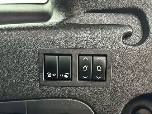 Used 2018 Chevrolet Suburban Premier image 34