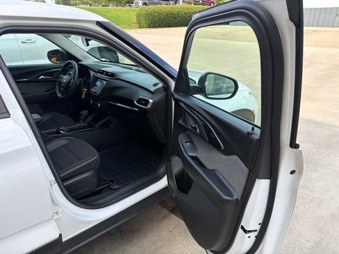 Used 2023 Chevrolet TrailBlazer LS FWD image 21