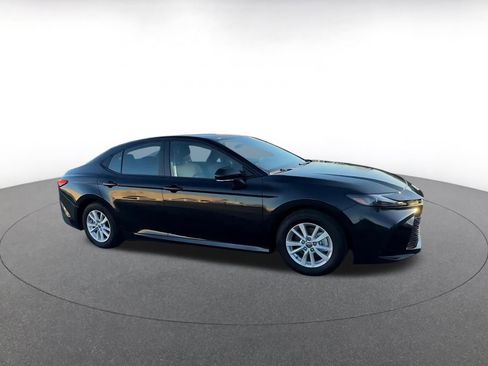 Used 2025 Toyota Camry LE image 2