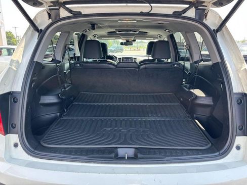 Used 2017 Honda Pilot Touring image 7
