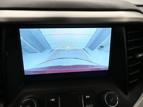 Used 2023 GMC Acadia SLT image 15