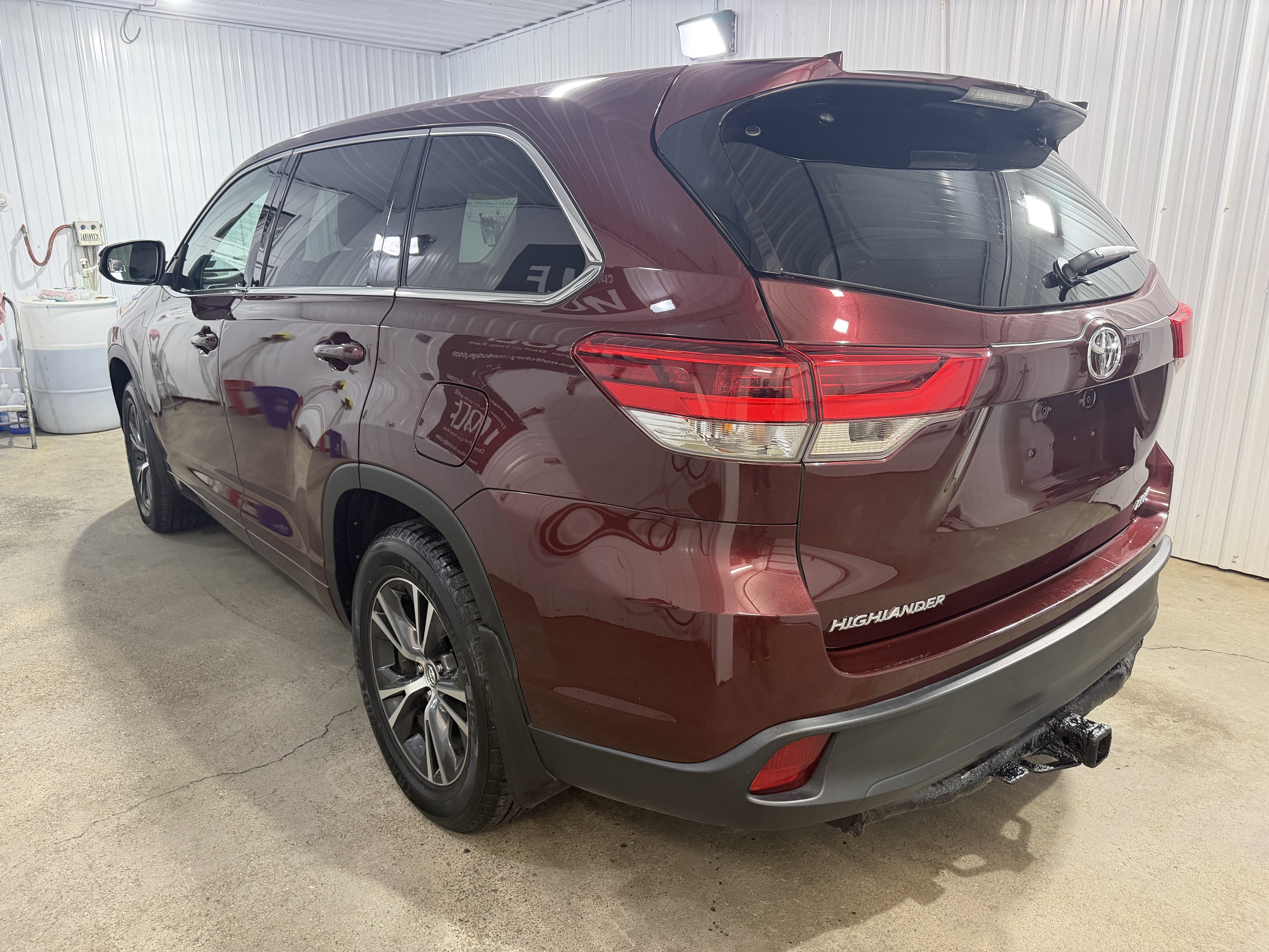Used 2018 Toyota Highlander Plus AWD/4WD image 5