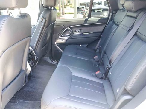 Used 2025 Land Rover Range Rover SE AWD/4WD image 16