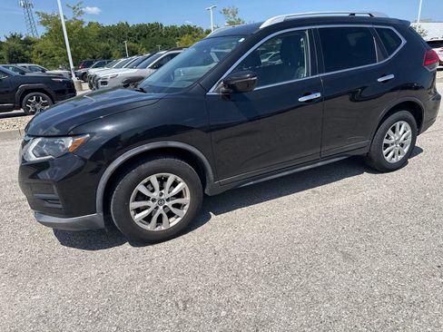 Used 2017 Nissan Rogue SV AWD/4WD image 4