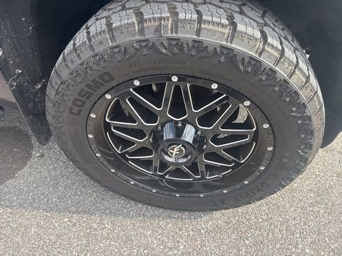 Used 2017 Toyota Tundra SR5 image 10