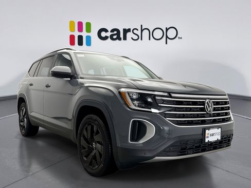 Used 2025 Volkswagen Atlas SE image 7