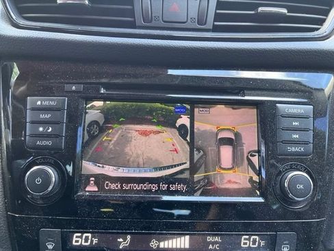 Used 2018 Nissan Rogue SV w/ Premium Package FWD image 15