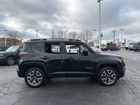 Used 2017 Jeep Renegade Latitude image 9