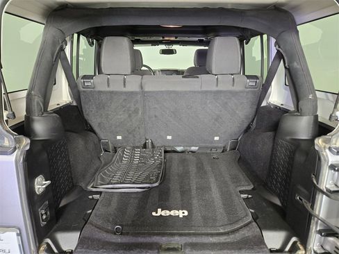 Used 2017 Jeep Wrangler Unlimited Rubicon w/ Max Tow Package image 17