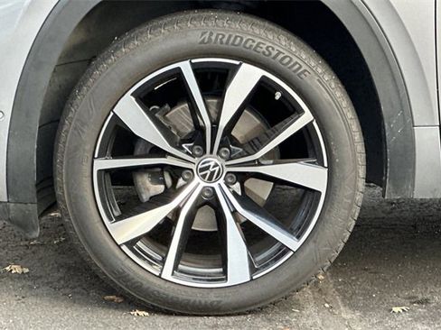 Used 2024 Volkswagen Atlas Cross Sport SEL Premium R-Line image 30