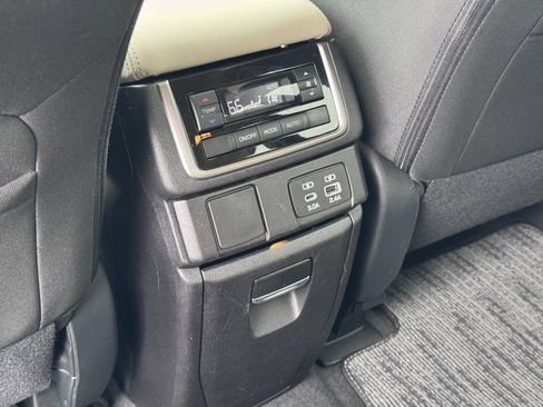 Used 2024 Subaru Ascent Premium w/ Convenience Package image 31