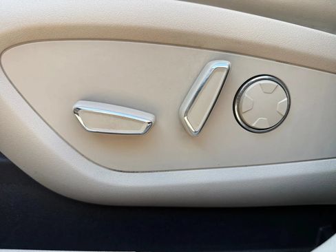 Used 2019 Lincoln MKC Reserve w/ MKC Climate Package AWD/4WD image 17