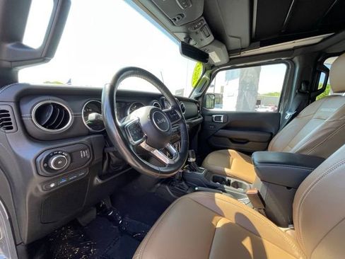 Used 2023 Jeep Wrangler Unlimited Rubicon 4xe w/ Cold Weather Group AWD/4WD image 11