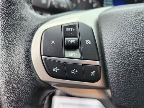 Used 2024 Ford Explorer XLT w/ Equipment Group 202A AWD/4WD image 32