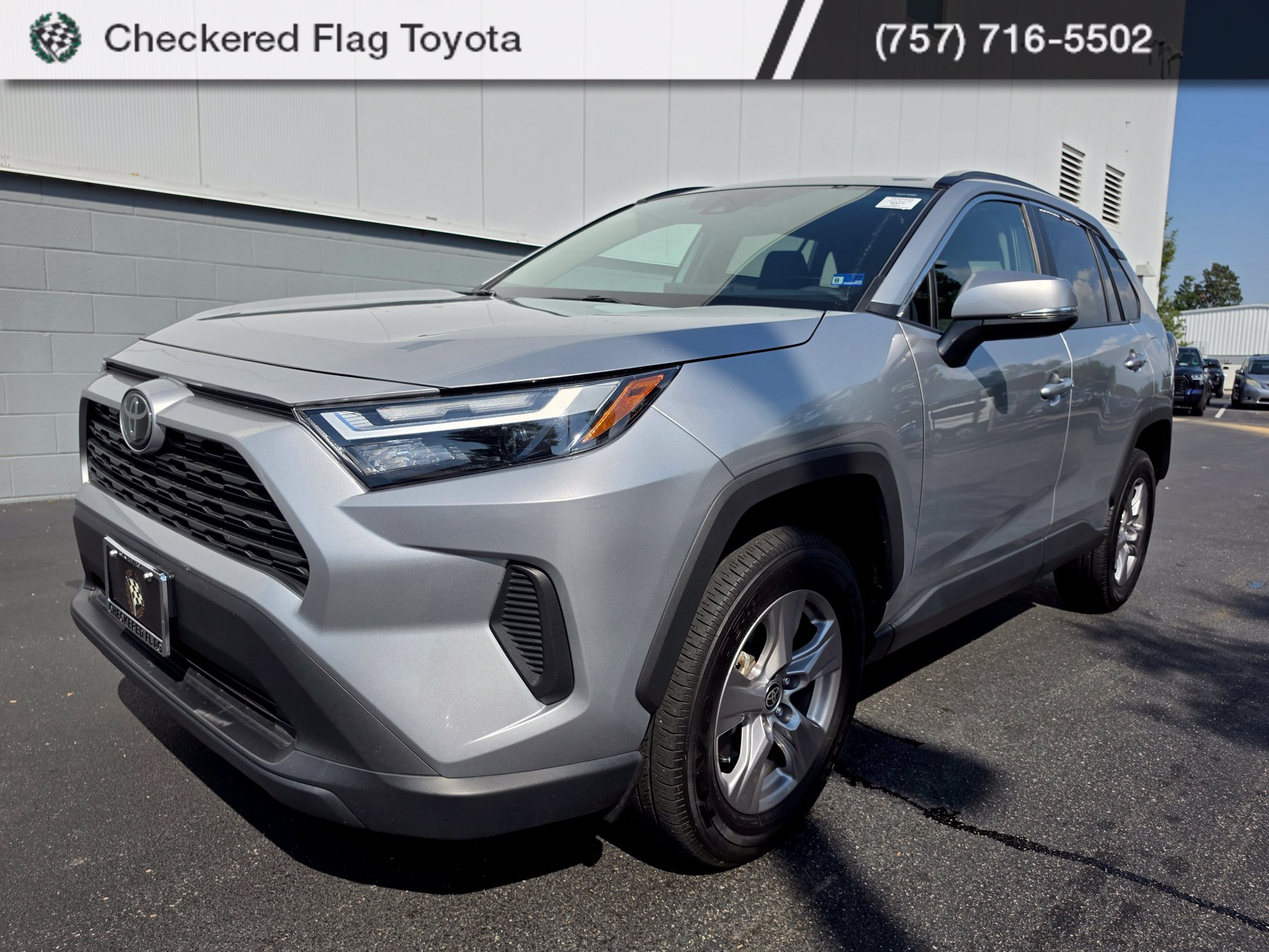 Used 2025 Toyota RAV4 XLE FWD image 1