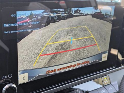 Used 2025 Toyota Camry SE image 12