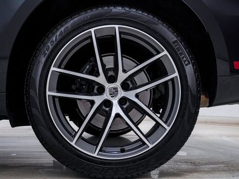 Certified 2025 Porsche Macan image 10