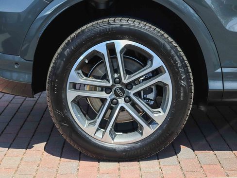 Certified 2025 Audi Q5 Premium w/ Convenience Package AWD/4WD image 9