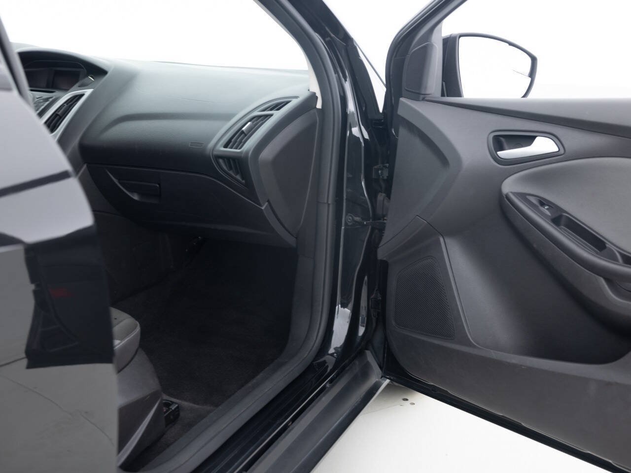 Used 2013 Ford Focus SE FWD image 28