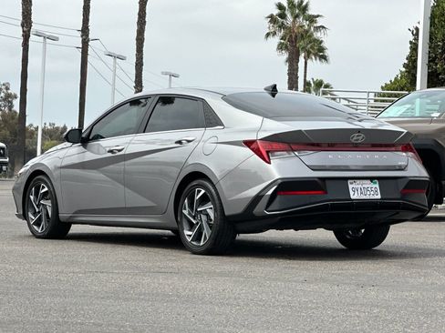 Used 2025 Hyundai Elantra Limited FWD image 3