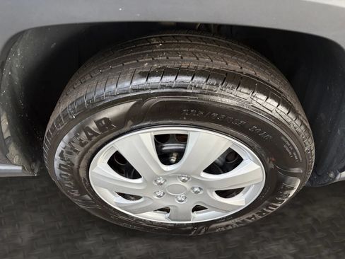 Used 2019 Toyota RAV4 LE w/ All Weather Liner Package AWD/4WD image 37