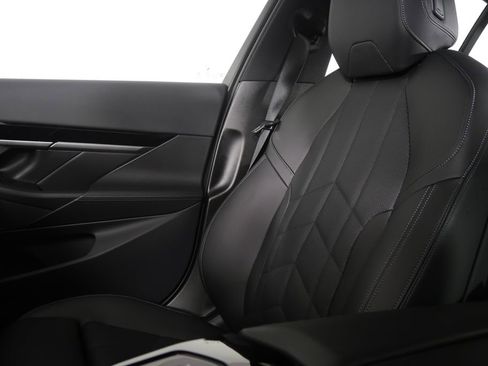 Certified 2025 BMW 530i image 27