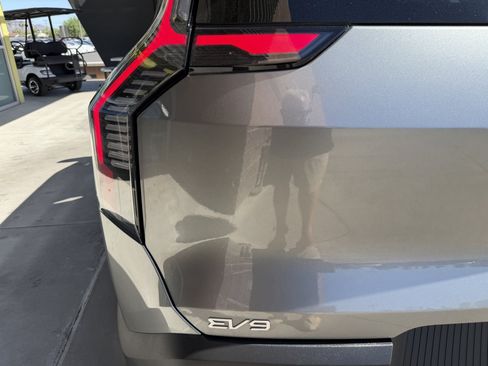 Used 2024 Kia EV9 Light Long Range RWD image 14