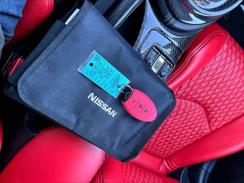 Used 2014 Nissan 370Z Touring image 11