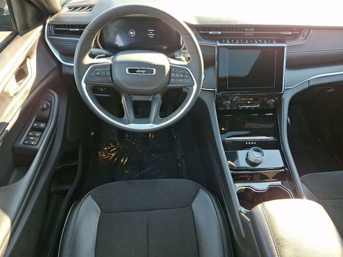 Used 2023 Jeep Grand Cherokee Altitude image 12