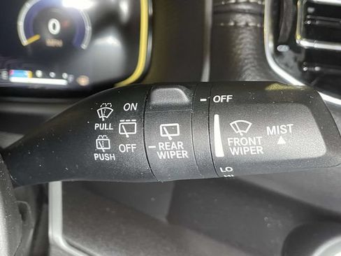 Used 2022 Jeep Wagoneer Series I w/ Premium Group I AWD/4WD image 43