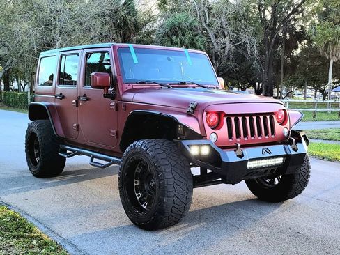 Used 2017 Jeep Wrangler Unlimited Sahara image 3