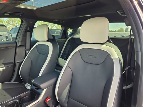 New 2025 Kia K4 GT-Line w/ GT-Line Premium Package image 23