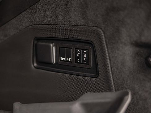 Used 2023 Cadillac Escalade Sport Platinum w/ LPO, ONYX Package image 19