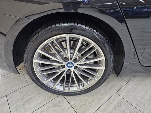 Used 2019 BMW 530e w/ Premium Package image 41