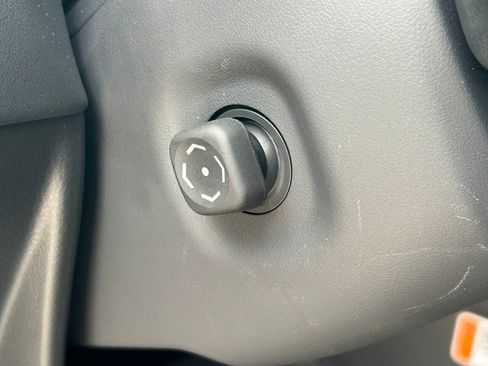 Used 2025 Lexus LX 700h Luxury image 33