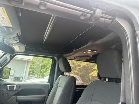Used 2022 Jeep Wrangler Sport AWD/4WD image 10