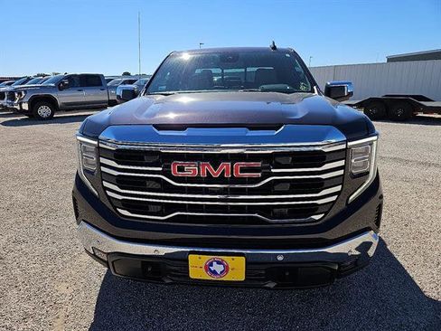 New 2026 GMC Sierra 1500 SLT image 8