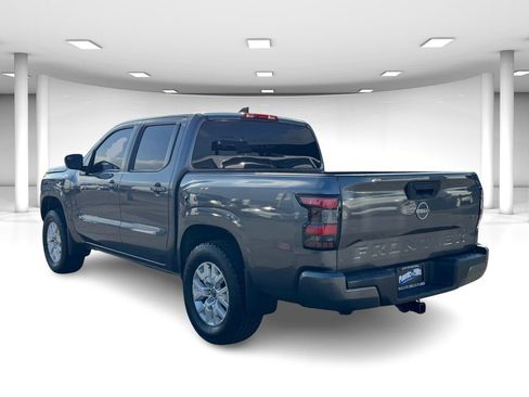 Used 2022 Nissan Frontier SV image 3