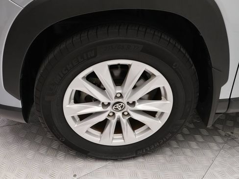 Used 2024 Toyota Corolla Cross LE FWD image 4