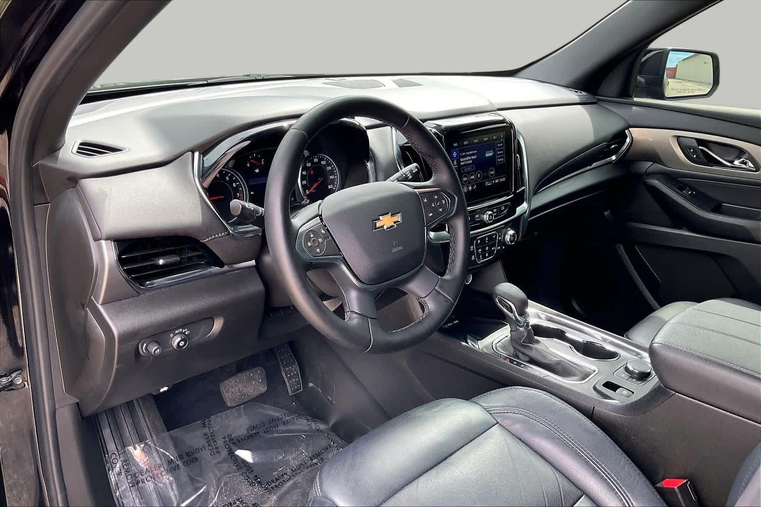 Used 2023 Chevrolet Traverse LT FWD image 14