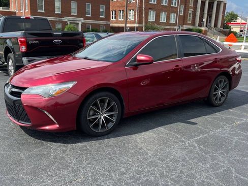 Used 2017 Toyota Camry XSE FWD image 3